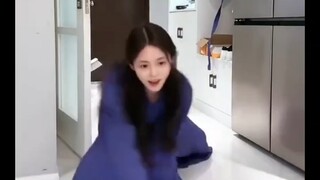 有一瞬间我竟然觉得她很真诚，也很纯粹，我大概是病了