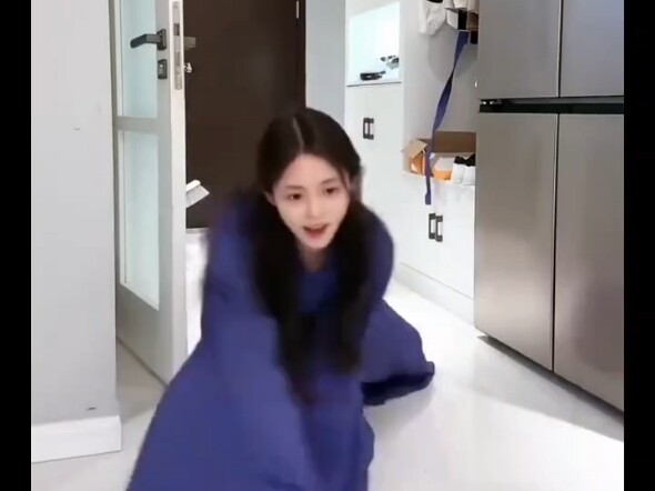 有一瞬间我竟然觉得她很真诚，也很纯粹，我大概是病了