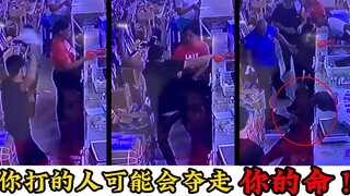 Semua perempuan sudah mengeluarkan senjatanya, pria itu masih menunjuk lehernya sambil berkata, "Kal