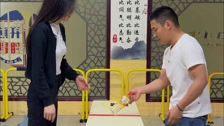 Anh chẳng hiểu gì mà cứ thương tôi.