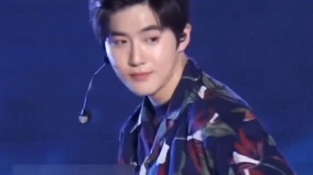 Có người tìm đến bạn khi bạn đang ở đỉnh cao, cũng có người lại quay lưng rời đi lúc bạn vừa vượt qu