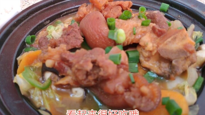今天不做饭了，沙县小店点了一份黄焖猪脚饭，肉质Q弹，很好吃