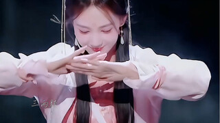 أخيرًا عرفت السبب وراء قبح إطلالات مسلسلات الأزياء التاريخية الحالية!!!