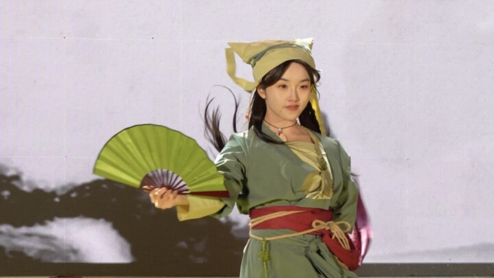 cos盈盈在全校面前跳《千盏》听取哇声一片｜燕云十六声校园推广大使（bushi）｜江财草地迎新夜表演