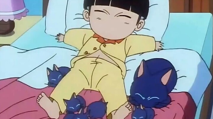 Cậu bé ngủ không che bụng, ngay cả cảm lạnh, mưa gió cũng không thể ngăn cản cậu bé Jizi vô địch đến
