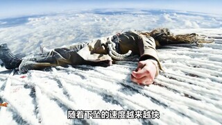 女孩在一万米高空晕倒，随着下坠的速度越来越快，女人瞬间惊醒，她想抓住热气球上的缆绳，但一切都太迟了