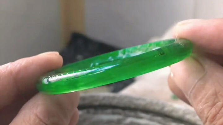 Real glass-type imperial green, my wife likes it very much as a gift #bracelet #handmadediy #product