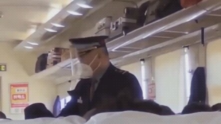 火车上64岁大妈称10多岁小伙子TX她