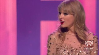【全场大合唱爱情故事】Taylor Swift - Love Story (Live 2012 iHeartRadio Music Festival)