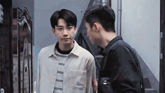 “This guy actually let Coach Zheng get away with it! His ‘married-man’ vibe is practically overflowi