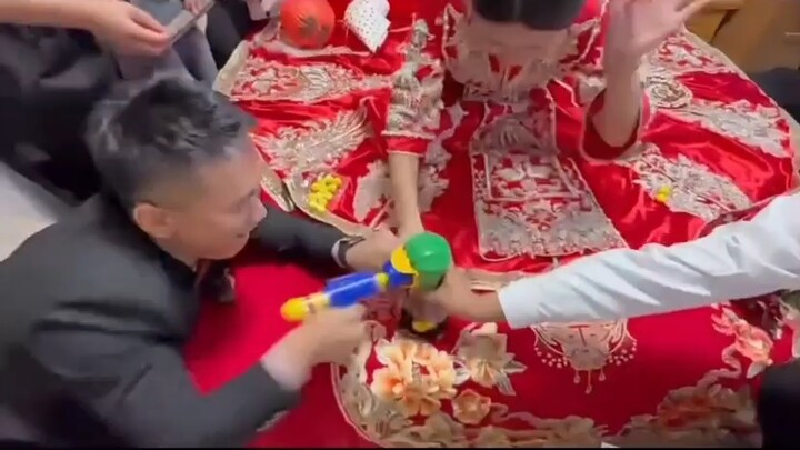 Senyum tiba-tiba menjadi bebas dan leluasa