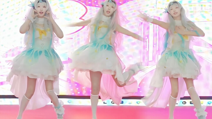 استيقظت فجأة! رأيت الآنسة ليو يينغ ترقص في معرض الأنمي!!