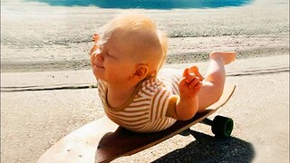 Videos De Risa 2022 Nuevos 😂 Videos Graciosos - Bebé divertido jugando al aire libre