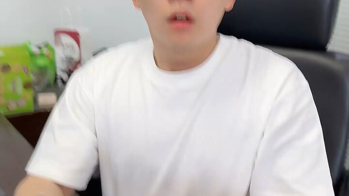 一个人贩剑吵架分手，两个人贩剑天长地久