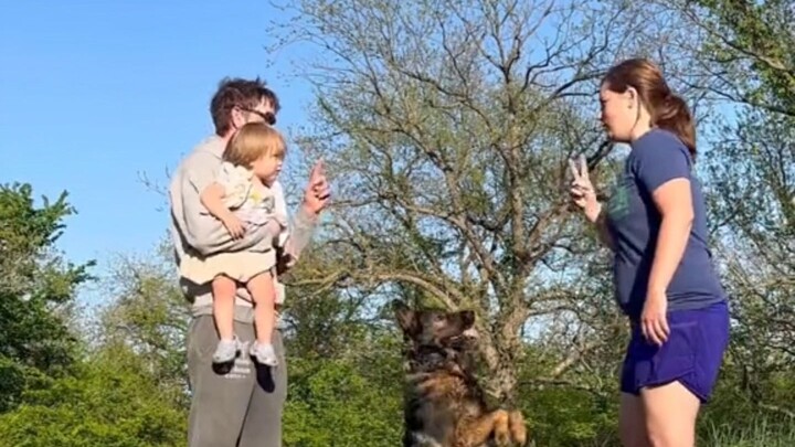 Câu hỏi trắc nghiệm cho cún con: Con yêu mẹ hơn hay yêu bố hơn?