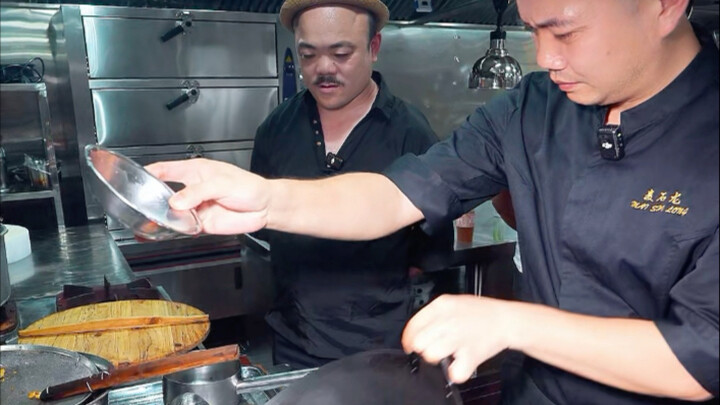 Rau cải thìa xào tươi, cuộc chiến giữa ẩm thực Hồ Nam và ẩm thực Quảng Đông