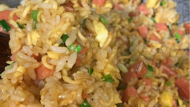 Cara membuat nasi goreng mie instan versi rumahan, terima kasih atas dukungan teman-teman