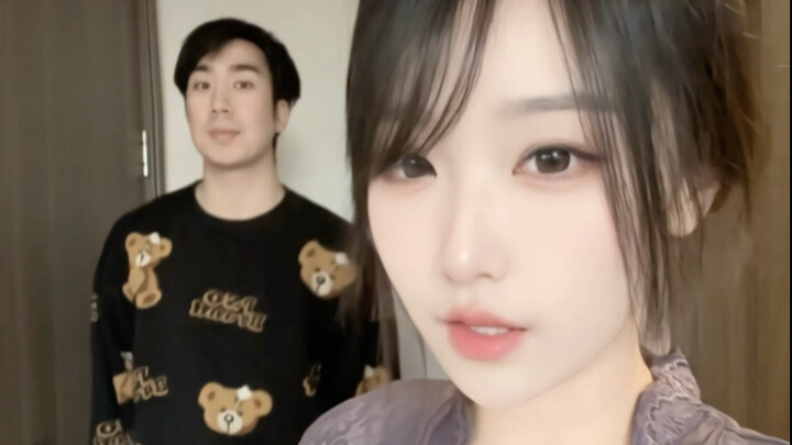 ใครที่อยากถ่ายรูปให้ชัด ๆ ต้องมาที่นี่เลย~ ดีเจ Yi Jian Mei กำลังร้องเพลงและเต้นรำ!