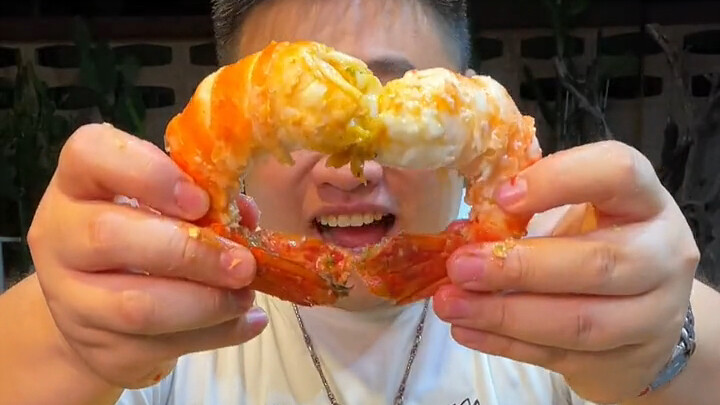 อาเล่ยหม่า: ซอสซีฟู้ดรสเปรี้ยวเผ็ดแบบไทยทำเอง เสิร์ฟคู่กับกุ้งตัวโตและอาหารทะเล