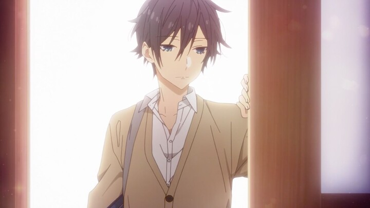After cutting his hair, the gloomy protagonist Miyamura instantly becomes the male god in the class.