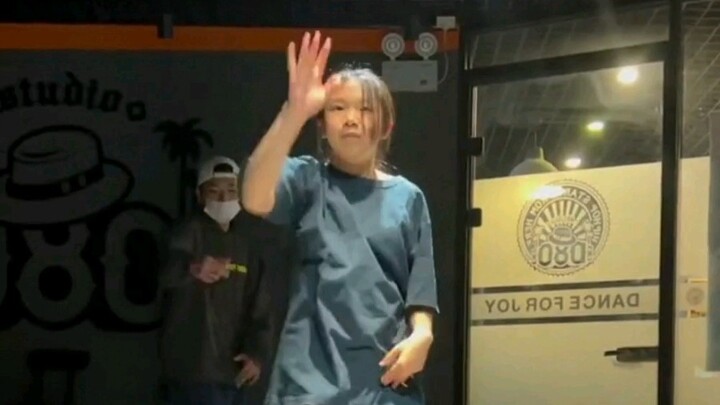 Little mushroom dance popping vibration dance