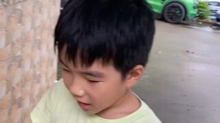 《剧情演绎》全程高能！！！少年抢走小孩哥烟卡被追杀，极速前进！心都揪住了...