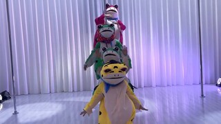 Four frogs Singh to this oil