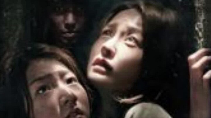 Younger sister on the brink of death after being persecuted by others; older sister bravely plunges 