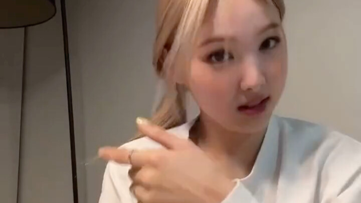 【TWICE】Các cô gái đang cân nhắc việc cả 9 người cùng xăm một hình xăm tình bạn! 【Thích xăm cho nhau 