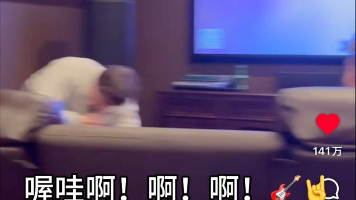 เมื่อคืนเลื่อนดูในต่างประเทศเจอวิดีโอสามคลิปวงกลมที่หัวเราะกลิ้งไปมาบนเตียงจนขำหนักมาก