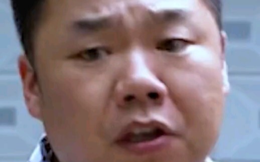 شاب طيب النية قاد全村 لبيع الخوخ والثروة، لكن اتُّهِمَ بالاختلاس، ففسد كل الخوخ.