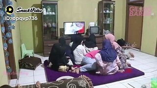 diserang segerombolan pocong