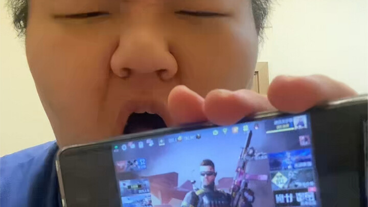 Thì ra bạn cũng chơi CODM à?