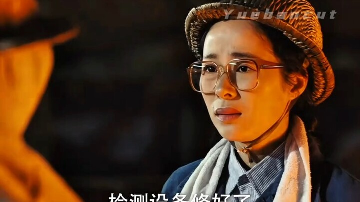 College girl looks down on veteran workshop technician—Which matters more: education or experience?