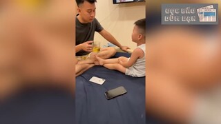 Độc lạ ông bố trẻ 'DỤ CON UỐNG THUỐC' như nói chuyện với 'BẠN NHẬU' #tintuchay