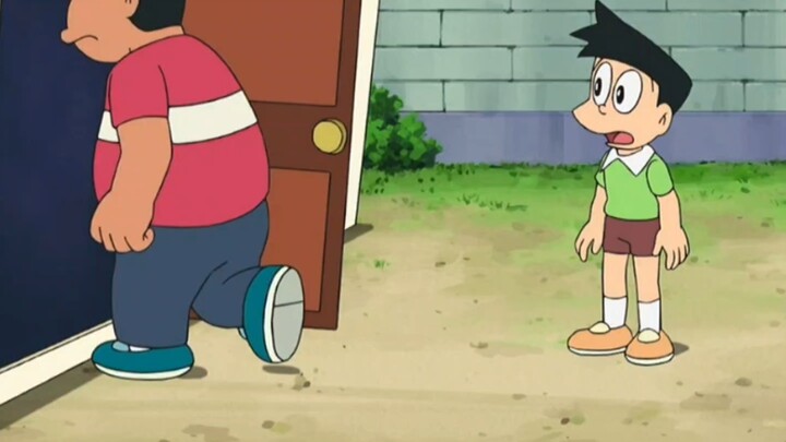Doraemon: Nobita put a strange house in the vacant lot. Fat Tiger opened it and saw nothing.