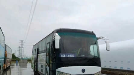 Lần đầu tiên thấy nhà vệ sinh di động kiểu này, tôi đúng là hiểu biết hạn hẹp quá.