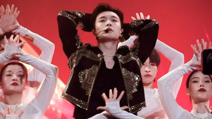[Zhang Yixing] 211231 Dragon TV New Year’s Eve Recording – Up-close, unedited footage of “Feitian”