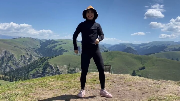 The Chinese teacher danced after riding the Duku Highway in six days