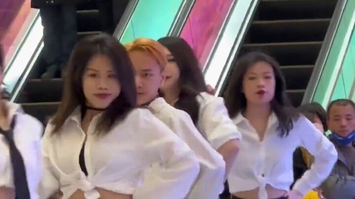 Is this the bright and lovely sexiness of an 18-year-old~~｜Up&Down Park Jung-hwa dance cover roadsho