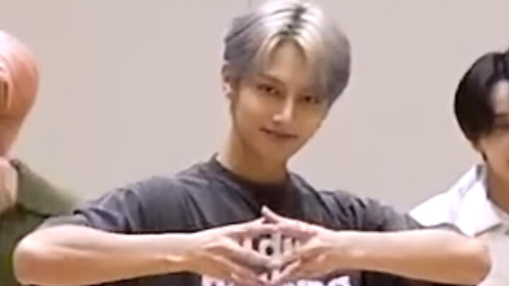 ห้องซ้อม WORLD เหวินจวิ้นฮุยโฟกัส