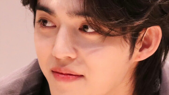 “Bánh mì dưa lưới, bánh mì dưa lưới á á á á đáng yêu quá!” Làm tụi mình cool ngầu phát điên luôn!