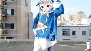 男孩子在天台跳叮叮当当舞