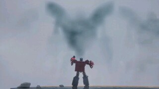The most mysterious part of Transformers Siege, Optimus Prime asks for help from the guards