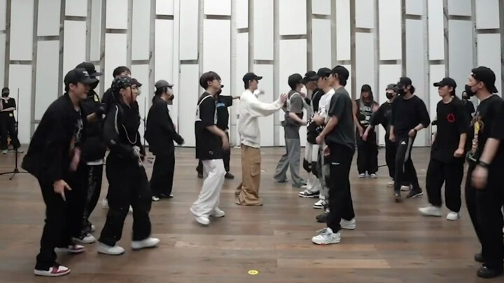 【ไทม์นิวบอย】ซ้อมรวมเต้นเพลง “ไม่ให้เธอมาวุ่นวาย” พร้อม | (เวอร์ชันฮวาโก่วซาน) ฮ่าๆ จริงๆ คือฟรีสไตล์