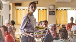 Working as a Waitress, Turns Out This Woman's Father is the Richest Millionaire