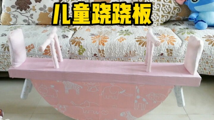 Dad DIYed a kids’ seesaw out of a shipping box. It took two days to finish, but no one would play wi