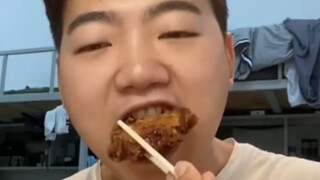 Makanan terpisah di sekolah dimaksudkan untuk membuat orang gemuk, bukan?
