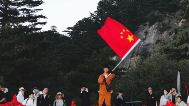 Núi sông hùng vĩ, thế giới tràn ngập pháo hoa, chúng ta chân thành yêu thương bản thân, gia đình và 