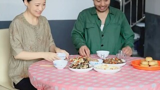 เพื่อเลี้ยงลูก พ่อแม่ใจร้ายขายฉันให้ชายแก่_ แต่ไม่รู้ว่าฉันคืออัจฉริยะ